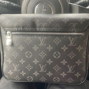 Louis Vuitton messenger bag